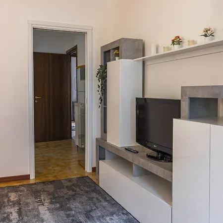 Cinecitta Family House Metro A - Private Parking *