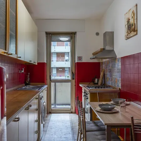 Cinecitta Family House Metro A - Private Parking Appartement
