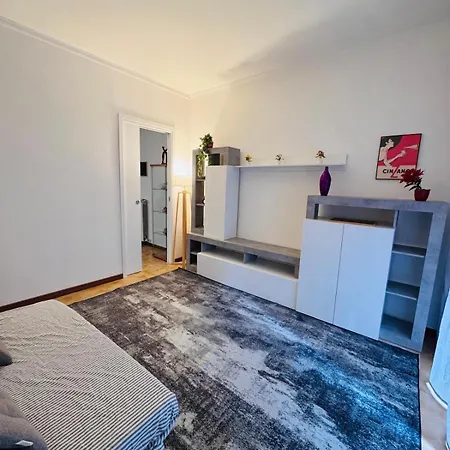 Apartment The Big House Cinecitta Metro A *